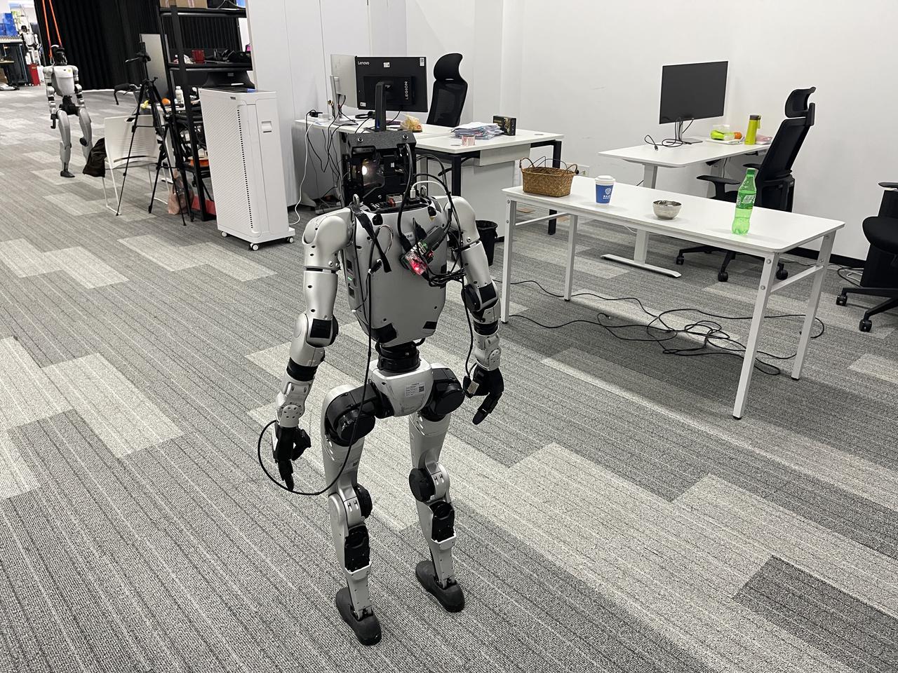 B4 original robot observation